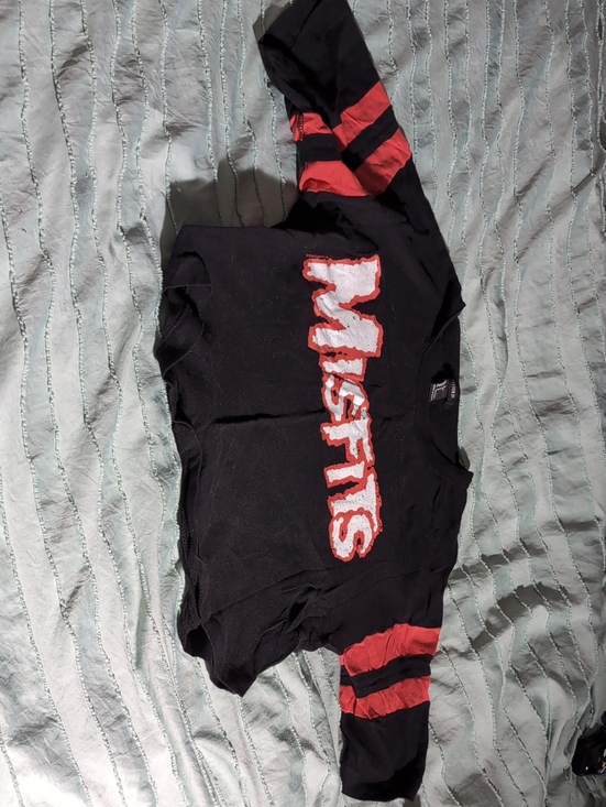 Forever 21 Tops - NWOT Size S Forever 21 Misfits Crop Top
